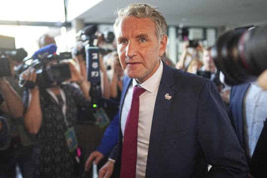 Ο Μπιορν Χέκε του AfD απολαμβάνει τη νίκη του στις εκλογές της Θουριγγίας